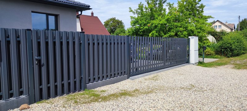Individuali metalinė tvora privačiam namui — Ironix, Lietuva