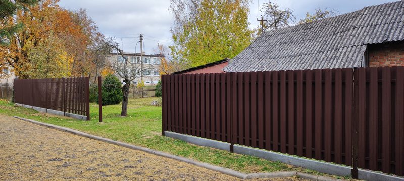 Privataus kiemo metalinė tvora — Ironix montavimas, Lietuva