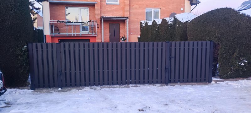 Sumontuota metalinė tvora ir vartai — Ironix gamyba, Lietuva